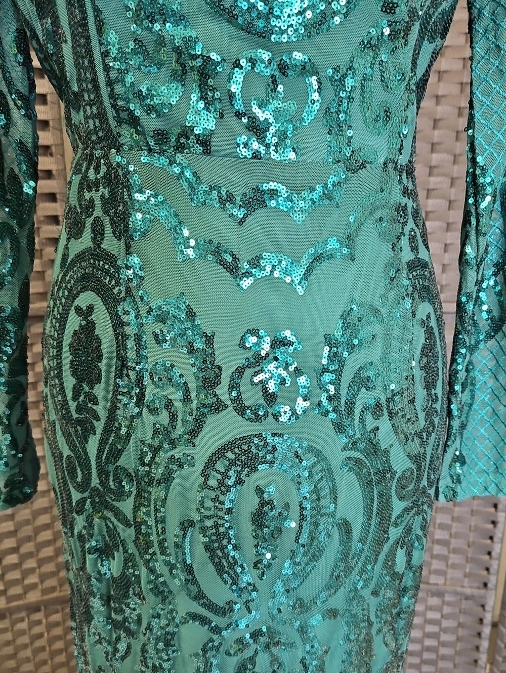 Size 10 emerald green off-shoulder long sleeve fitted sequin evening/prom gown - Picture 7 of 14
